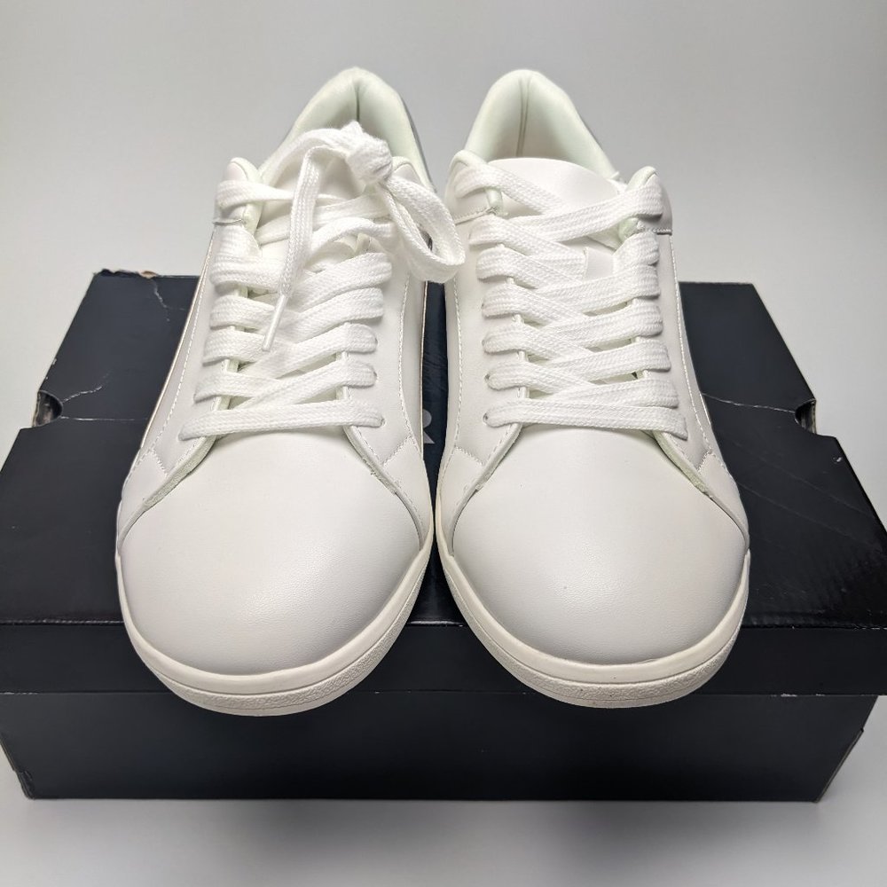 TORRID WOMENS SNEAKER SHOES SIZE 10.5 METALLIC ACCENT IN BOX